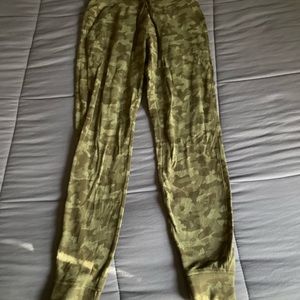 Green camo lululemon jogger